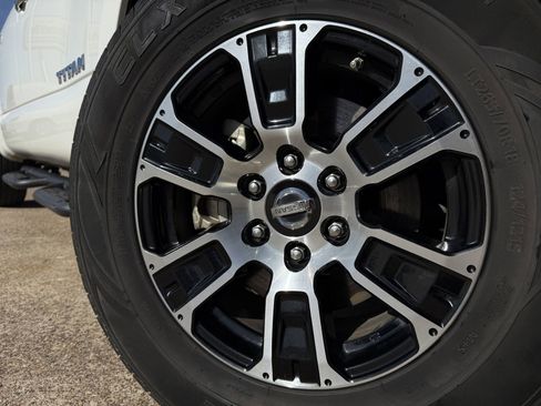 Used 2021 Nissan Titan SV w/ SV Convenience Package image 10