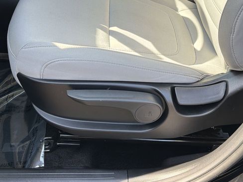 Used 2025 Hyundai Tucson SE FWD image 14