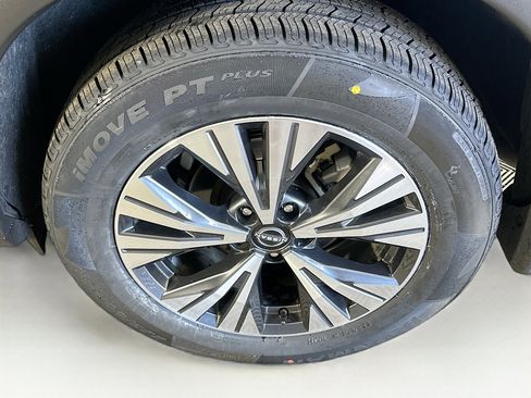 Used 2023 Nissan Rogue SV image 11