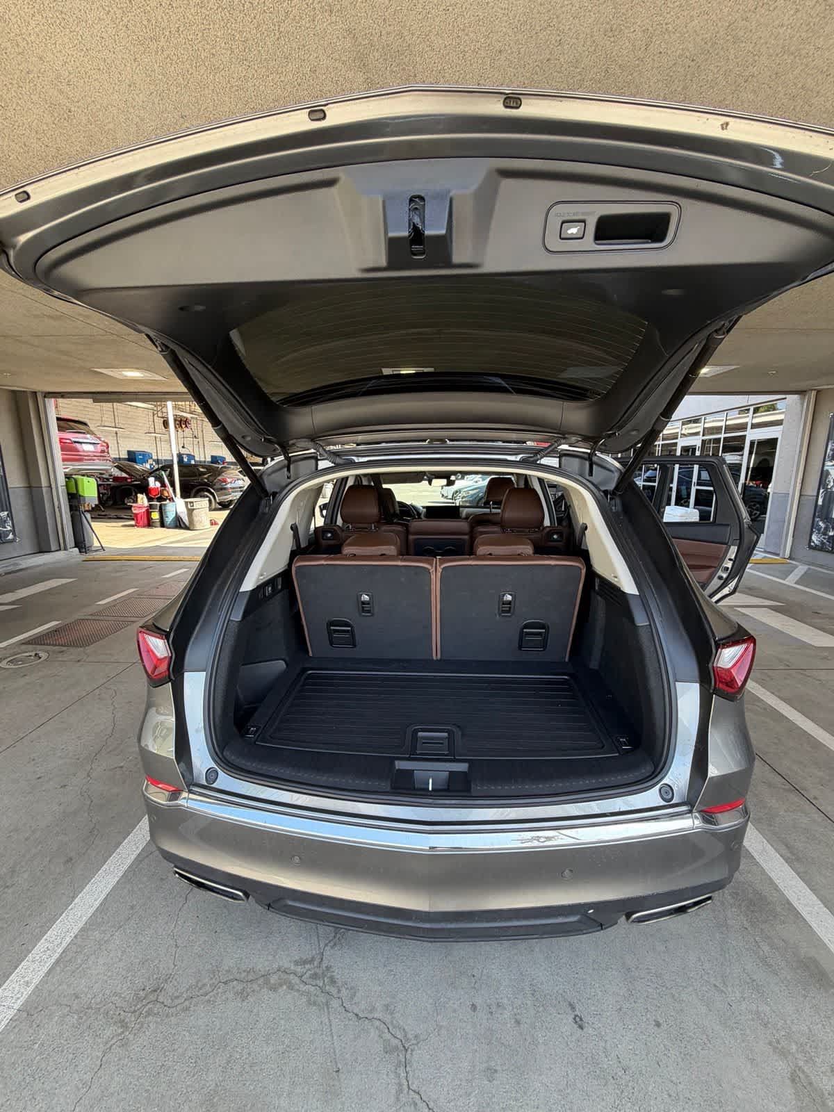 Used 2023 Acura MDX w/ Technology Package AWD/4WD image 10