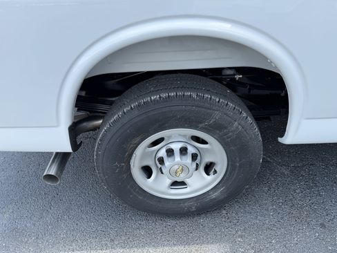 New 2026 Chevrolet Express 3500 Extended RWD image 8
