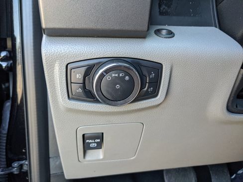 Used 2019 Ford F150 XLT image 28