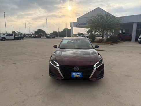 Used 2025 Nissan Altima 2.5 SV image 2