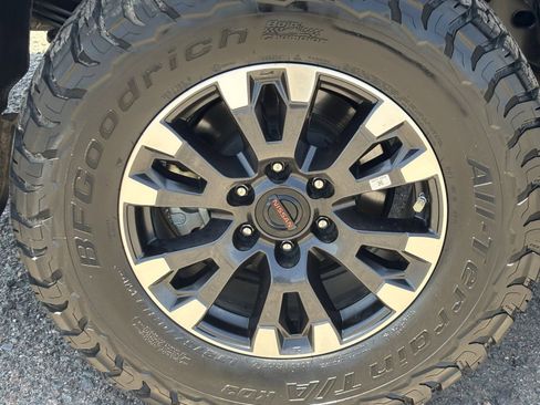 Used 2020 Nissan Titan PRO-4X w/ Pro-4x Convenience Package AWD/4WD image 10