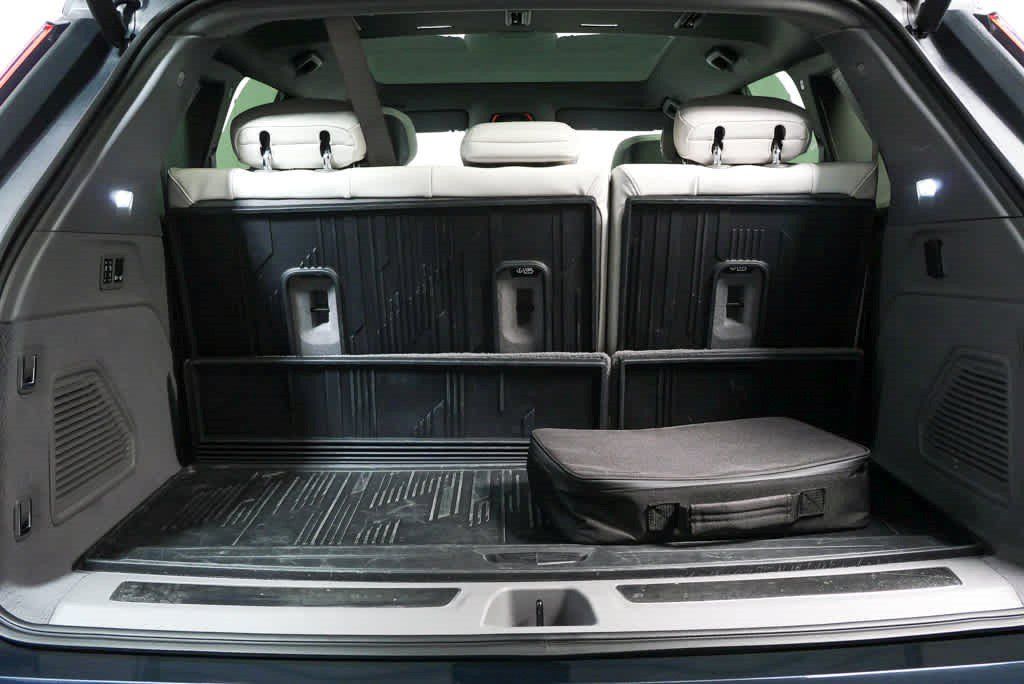 Certified 2026 Cadillac Escalade IQ Sport 1 w/ LPO, ONYX Package AWD/4WD image 26