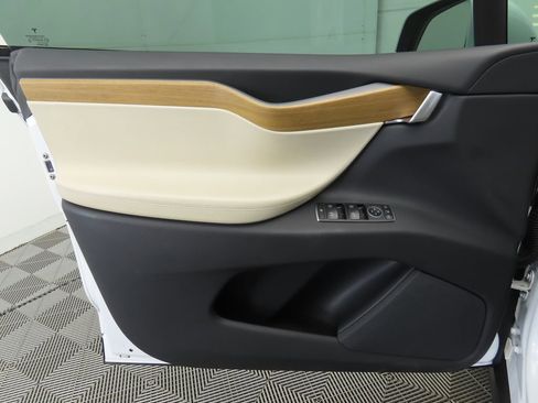 Used 2020 Tesla Model X Long Range image 24