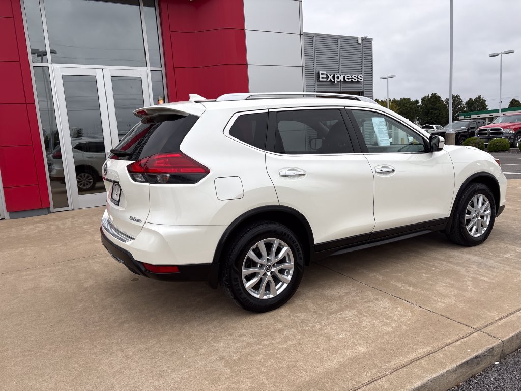 Used 2017 Nissan Rogue SV AWD/4WD image 5