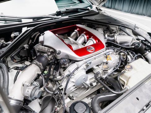 Used 2013 Nissan GT-R Black Edition image 42