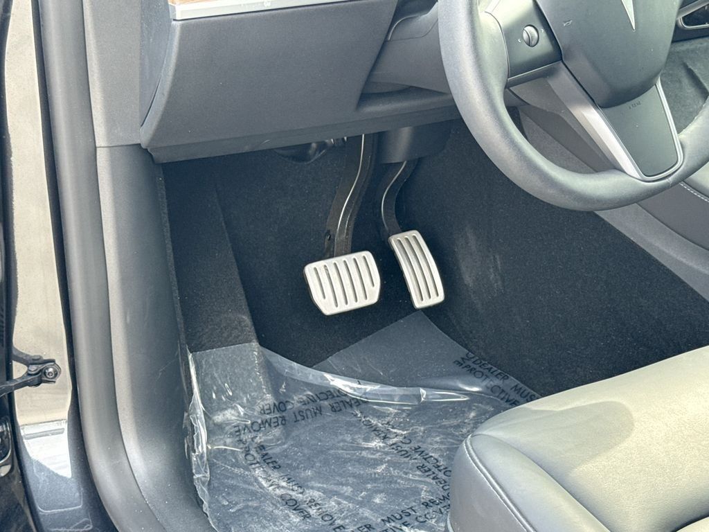 Used 2024 Tesla Model Y Performance AWD/4WD image 17