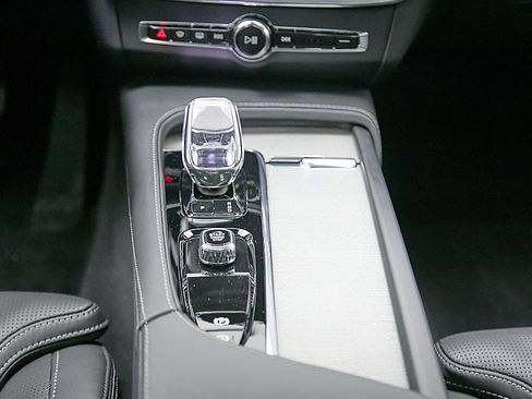 New 2026 Volvo V90 B6 Cross Country Ultra w/ Climate Package image 33