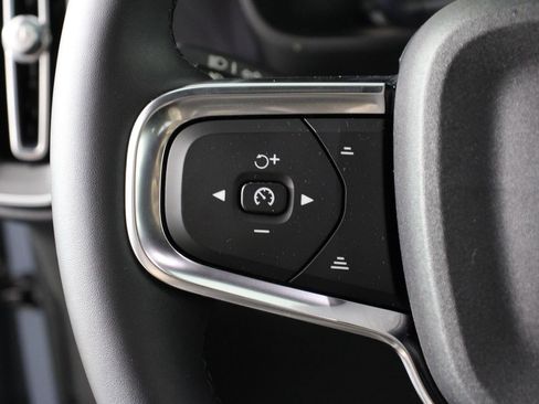 Certified 2023 Volvo XC40 Recharge Core image 10