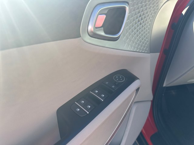Used 2024 Kia Soul LX FWD image 8