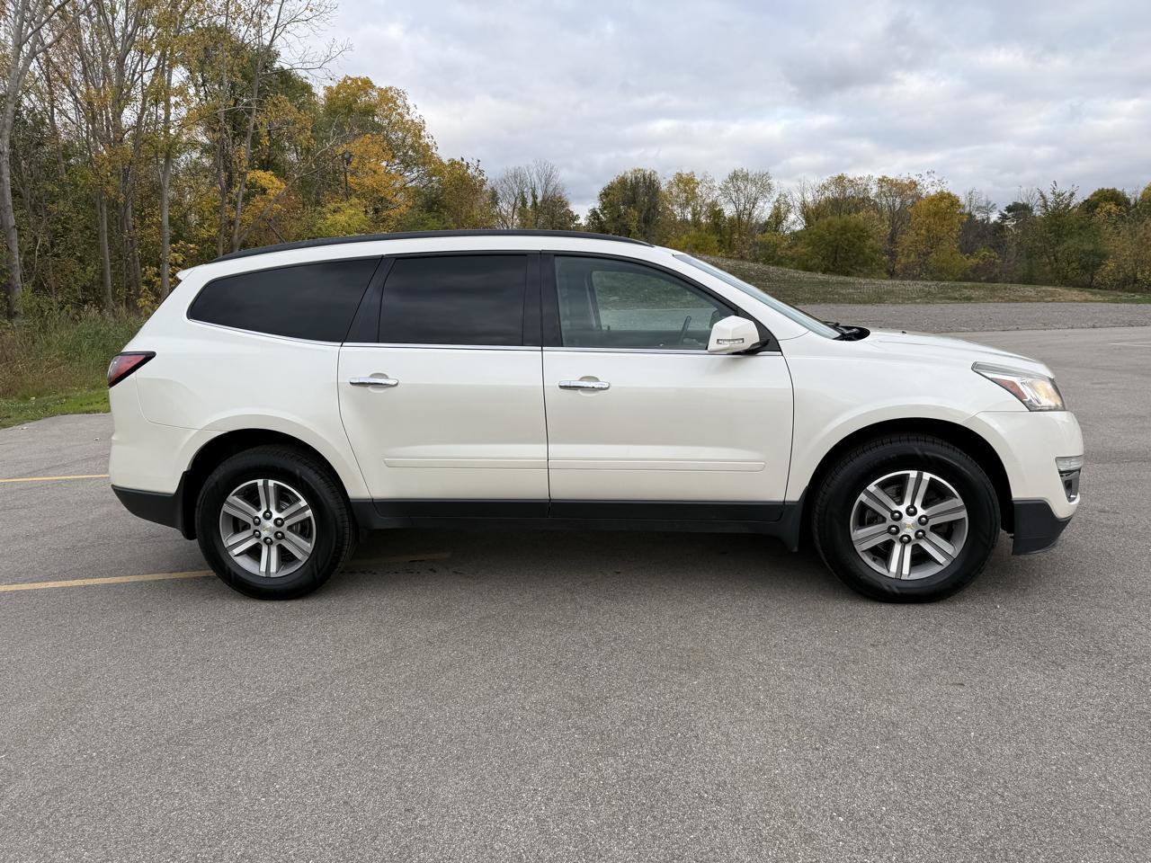 Used 2015 Chevrolet Traverse LT FWD image 4
