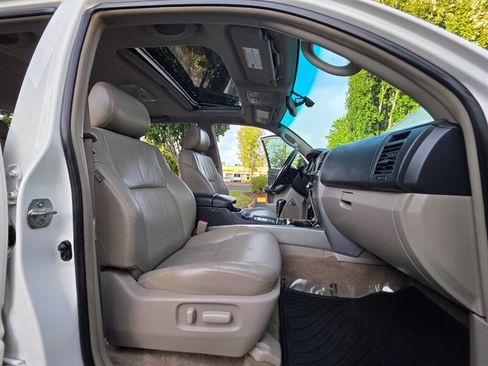 Used 2005 Toyota 4Runner Limited image 16