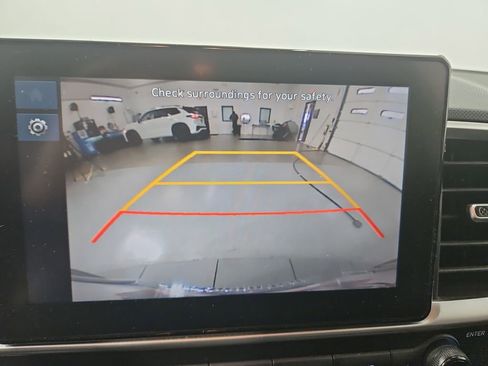 Used 2024 Hyundai Venue SEL image 20