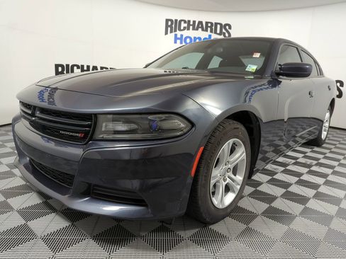 Used 2018 Dodge Charger SXT image 1