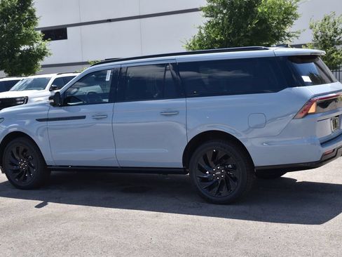 New 2026 Lincoln Navigator L Reserve w/ Jet Appearance Package AWD/4WD image 10