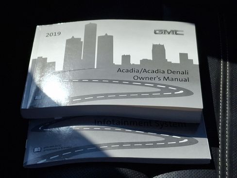 Used 2019 GMC Acadia Denali AWD/4WD image 29