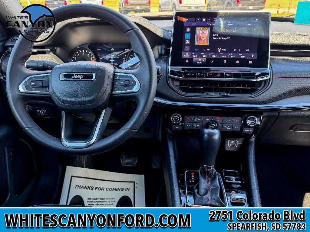 Used 2025 Jeep Compass Trailhawk AWD/4WD image 6
