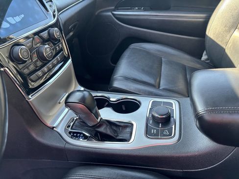 Used 2019 Jeep Grand Cherokee Limited image 12