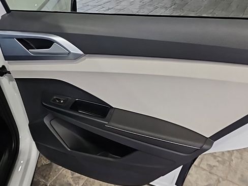 New 2026 Volkswagen Taos SE AWD/4WD image 15