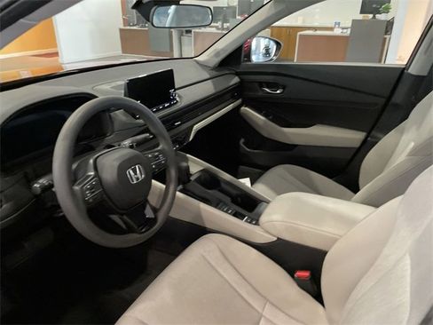 Used 2023 Honda Accord EX image 12