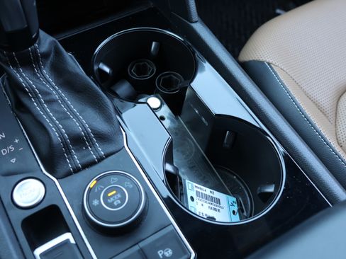 Used 2021 Volkswagen Atlas Cross Sport SEL Premium image 28