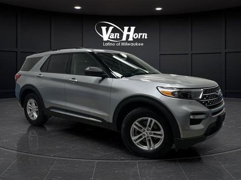 Used 2023 Ford Explorer XLT AWD/4WD image 39
