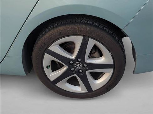 Used 2017 Toyota Prius Three Touring w/ Carpet Mat Package FWD image 8