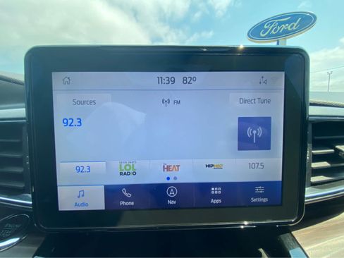 Used 2022 Ford Explorer Limited w/ Equipment Group 301A AWD/4WD image 33