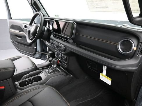 New 2026 Jeep Gladiator Sport AWD/4WD image 17