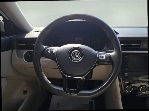 Used 2021 Volkswagen Passat 2.0T SE FWD image 18