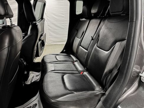 Used 2019 Jeep Renegade Limited FWD image 10