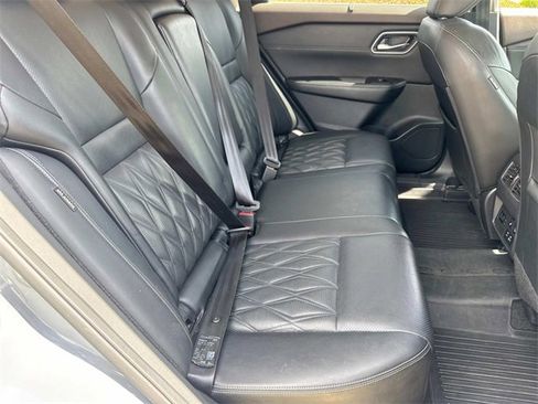 Used 2021 Nissan Rogue Platinum image 12