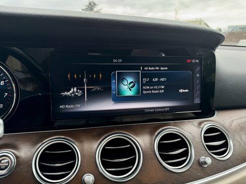 Used 2017 Mercedes-Benz E 300 image 23