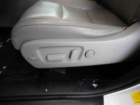 Used 2015 Toyota Highlander XLE image 12