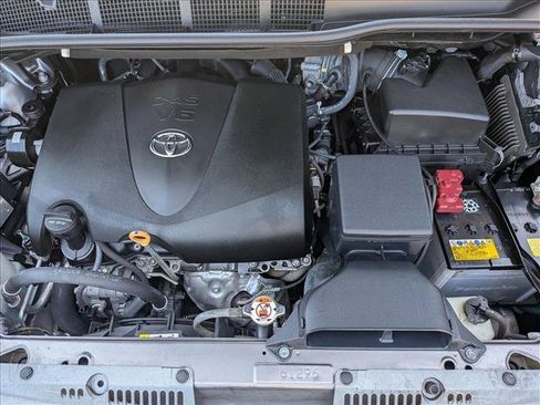 Used 2020 Toyota Sienna Limited w/ Carpet Mat Package FWD image 24
