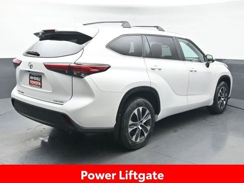 Certified 2023 Toyota Highlander XLE image 7