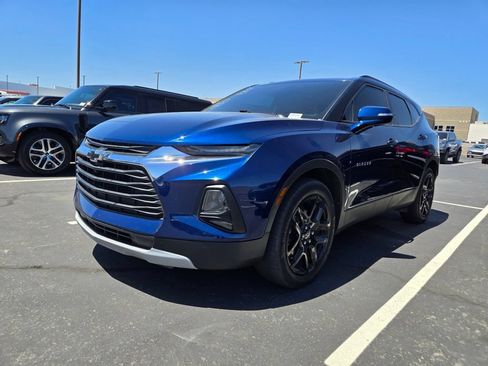 Used 2022 Chevrolet Blazer LT w/ Sound & Technology Package FWD image 2