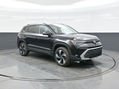 New 2026 Volkswagen Taos SE AWD/4WD image 1