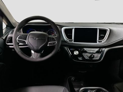 New 2026 Chrysler Pacifica Select image 21