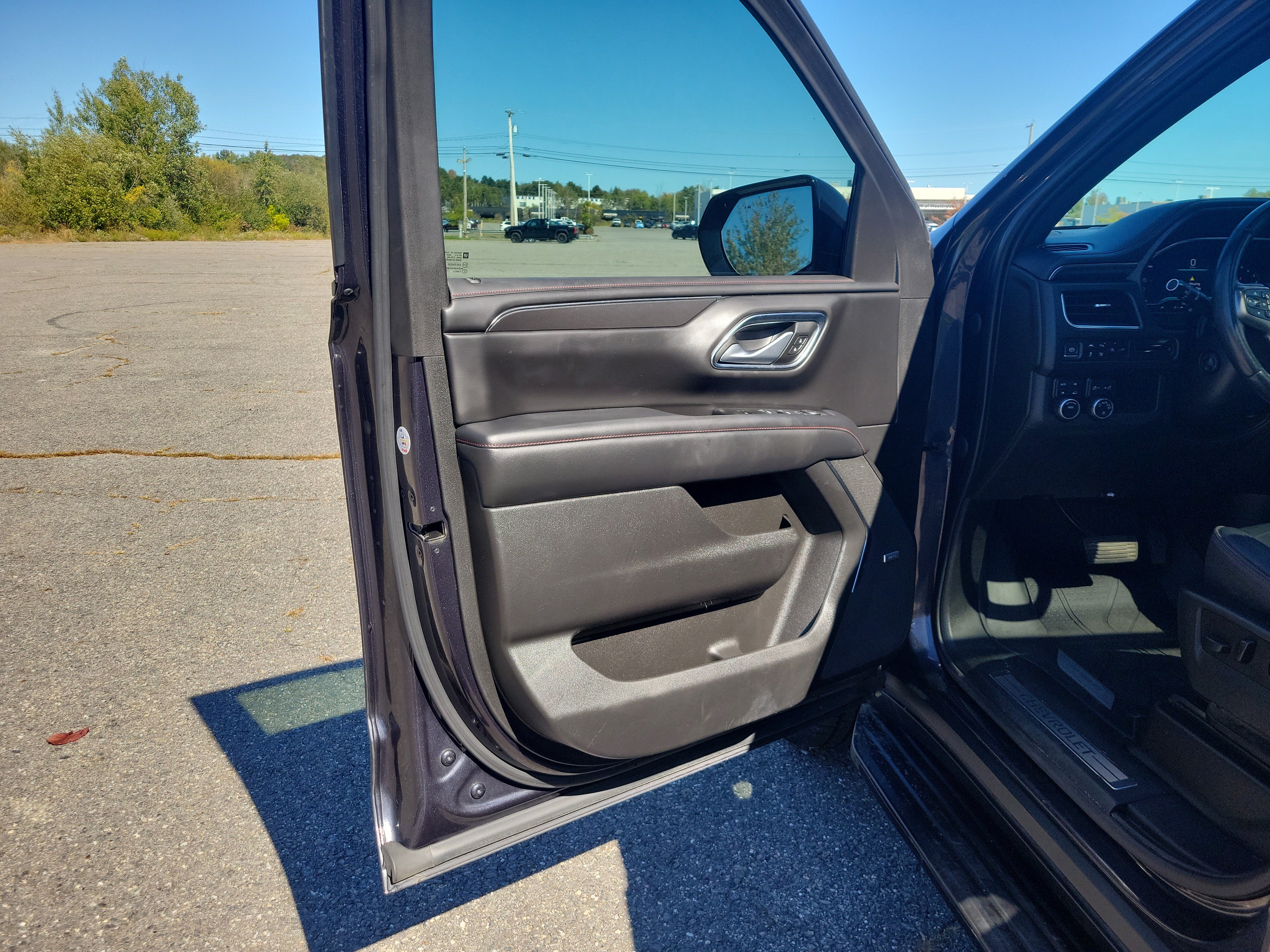 Used 2022 Chevrolet Tahoe RST w/ Luxury Package AWD/4WD image 15