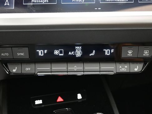 Used 2023 Audi Q4 e-tron Prestige AWD/4WD image 26