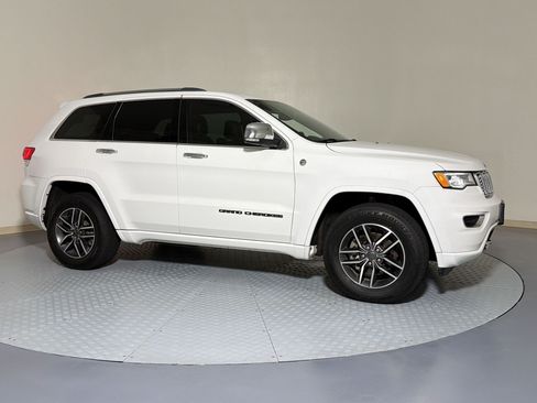 Used 2020 Jeep Grand Cherokee Overland AWD/4WD image 7