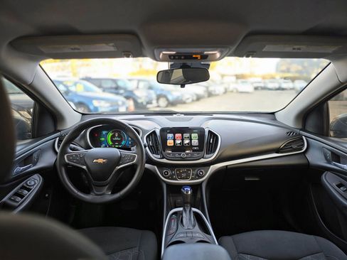 Used 2017 Chevrolet Volt LT w/ Comfort Package image 16