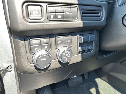 Used 2023 GMC Yukon SLT w/ SLT Luxury Package AWD/4WD image 20