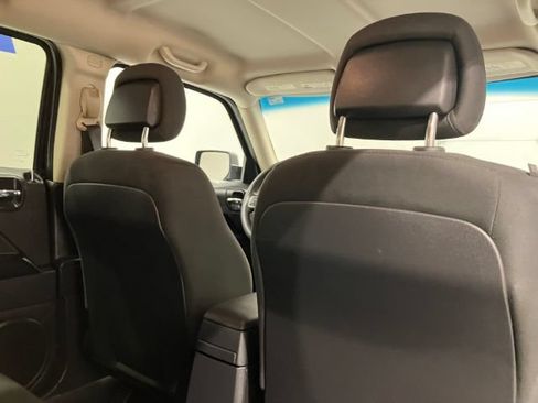 Used 2016 Jeep Patriot Sport w/ Power Value Group FWD image 32