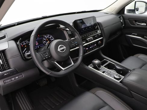 Used 2024 Nissan Pathfinder SL w/ SL Premium Package image 16