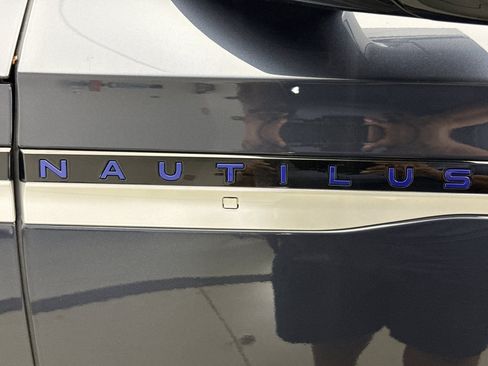 Used 2024 Lincoln Nautilus Premier AWD/4WD image 3