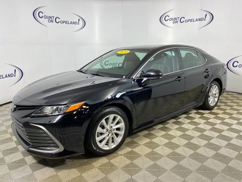 Used 2024 Toyota Camry LE image 3